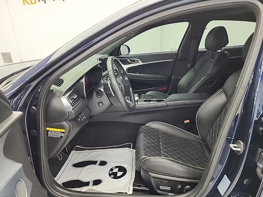 Genesis G70 - Vista 11