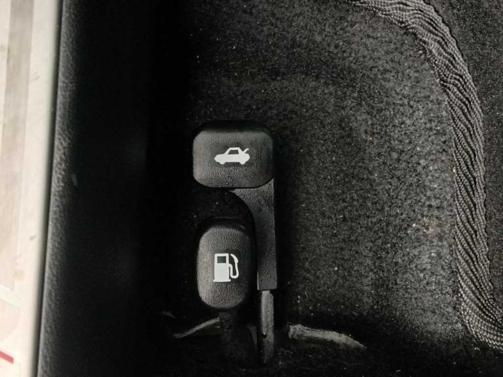 HYUNDAI Avante - Vista 12