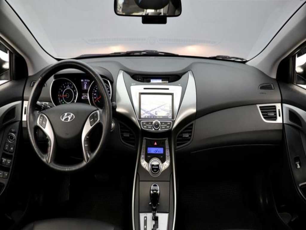 HYUNDAI Avante - Vista 4