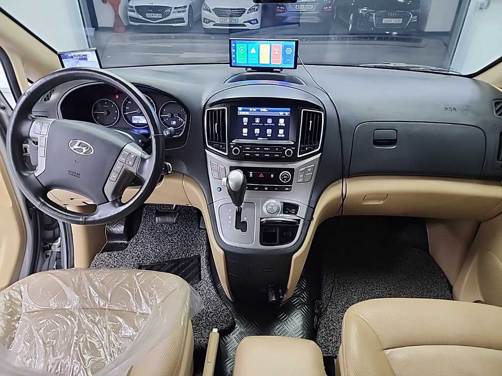 HYUNDAI Starex - Vista 7