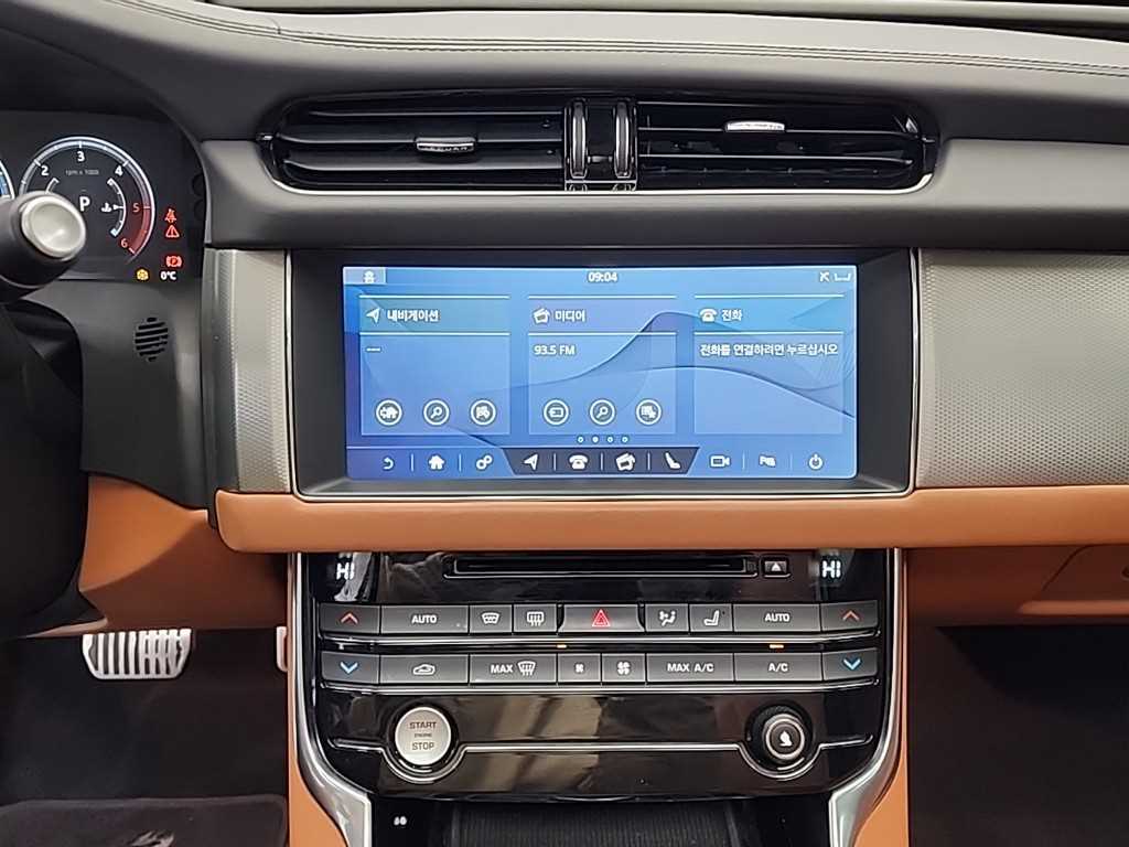 Jaguar XF - Vista 10