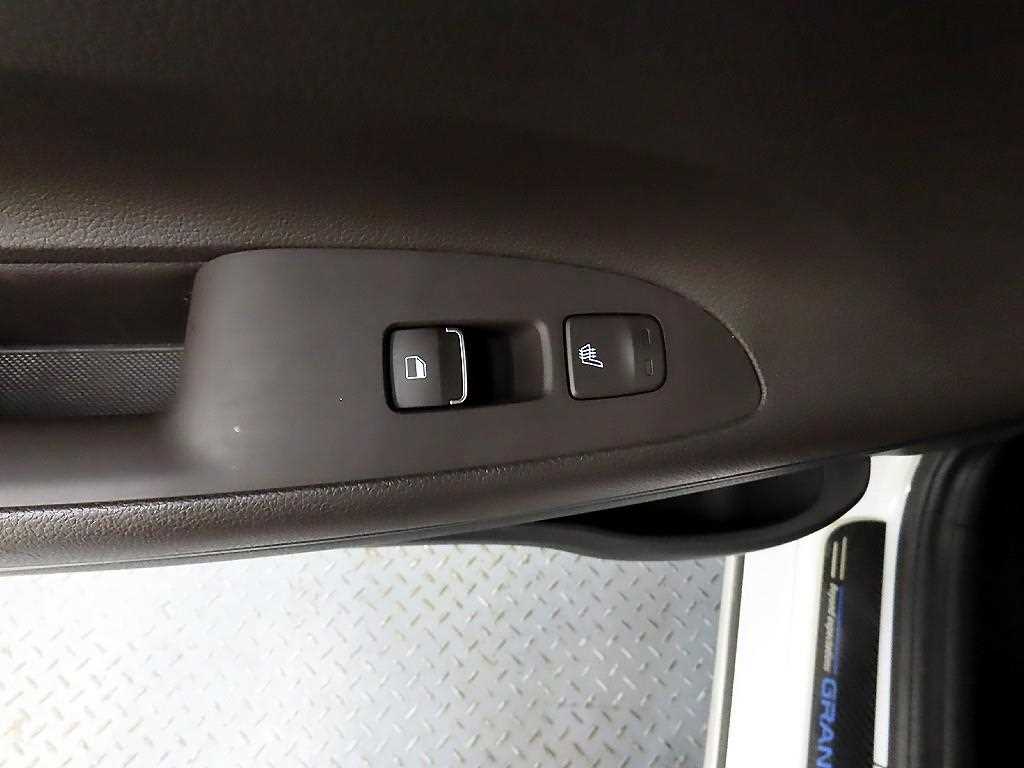 HYUNDAI Grandeur - Vista 12