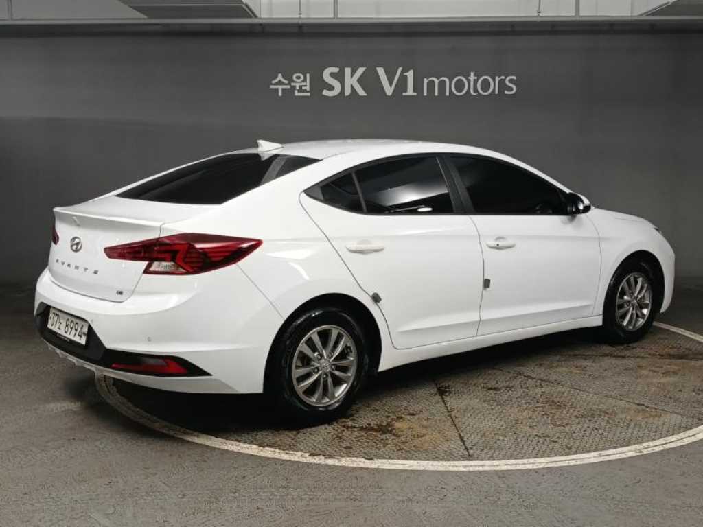 HYUNDAI Avante - Vista 2