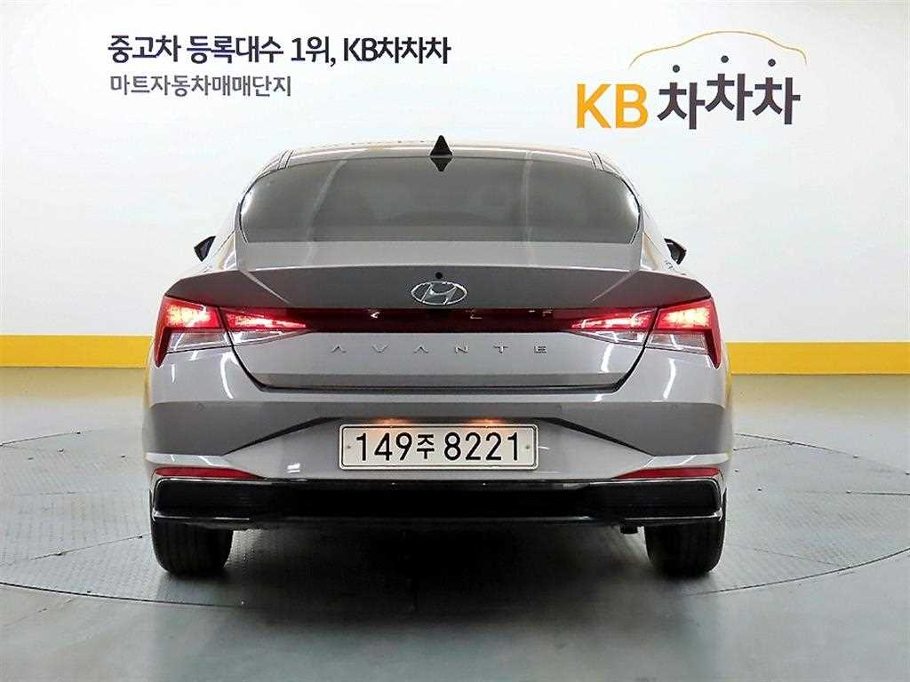 HYUNDAI Avante - Vista 3