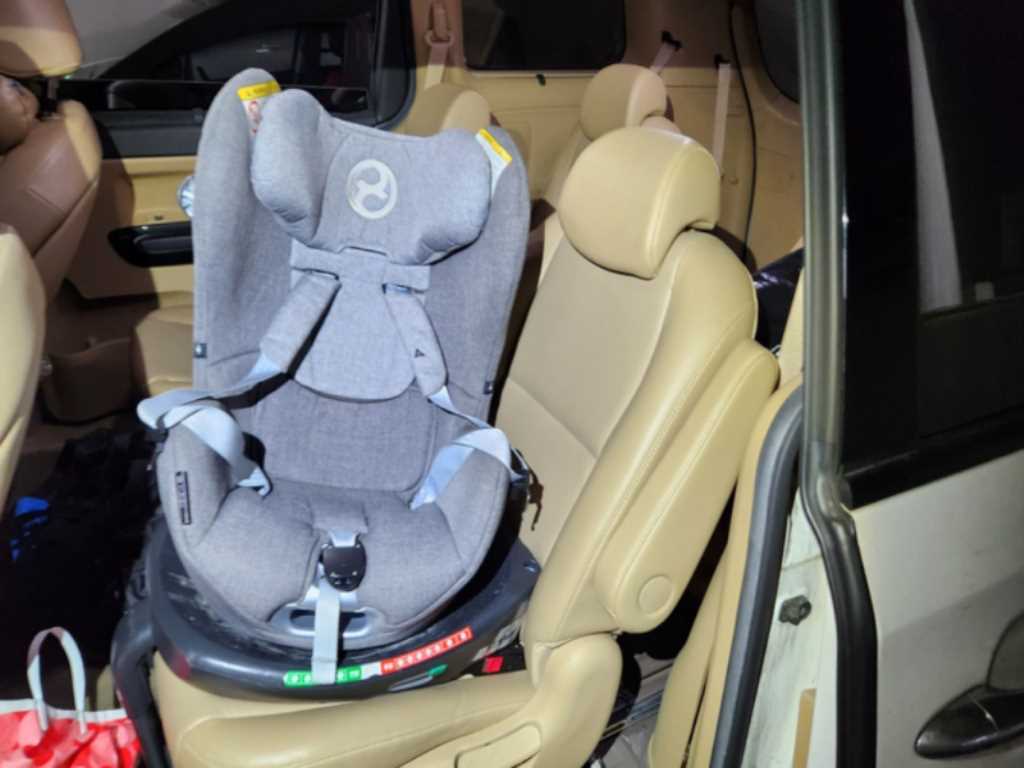 KIA Carnival - Vista 10