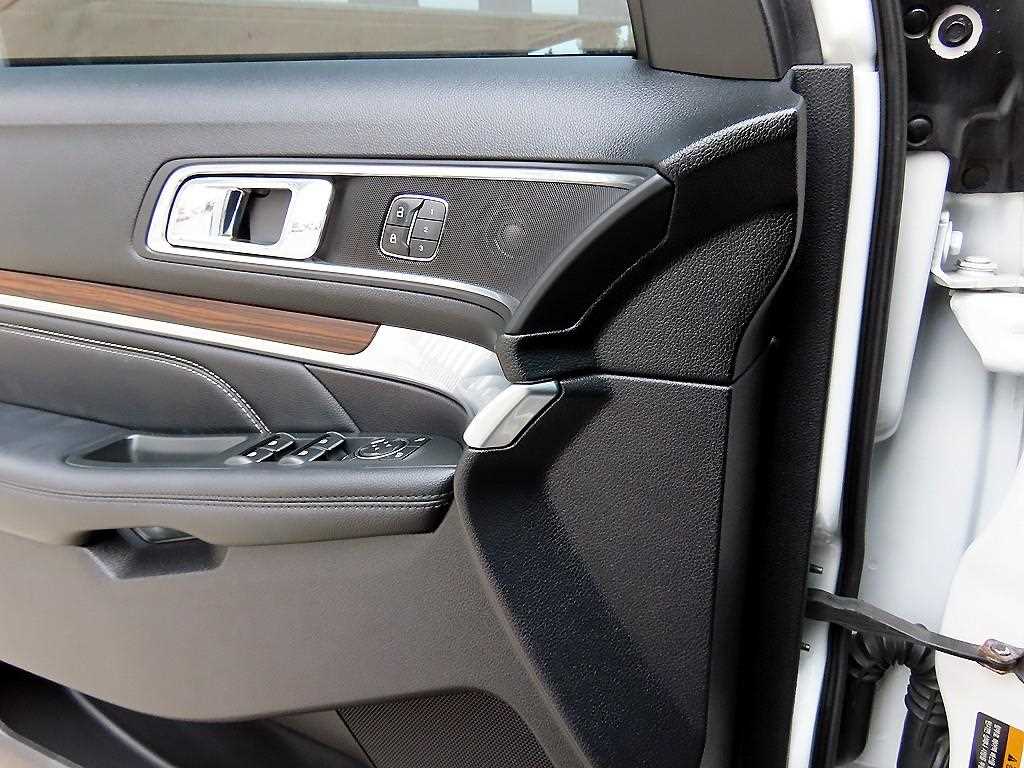 Ford Explorer - Vista 11