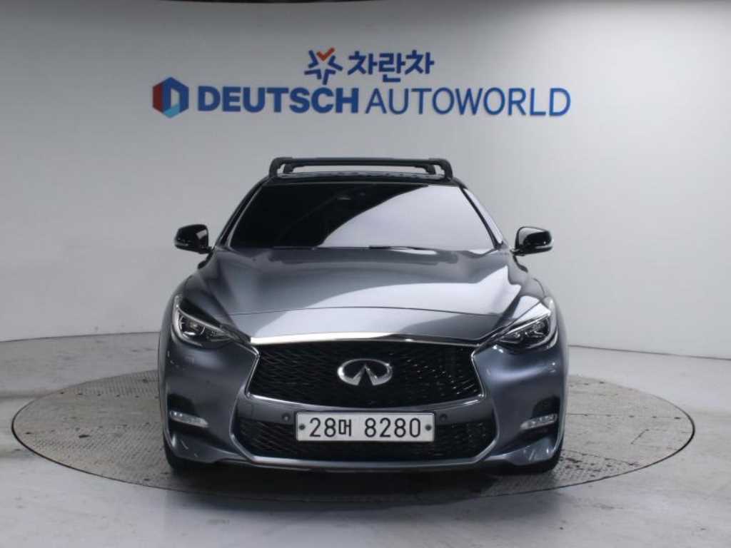 Infiniti Q - Vista 3