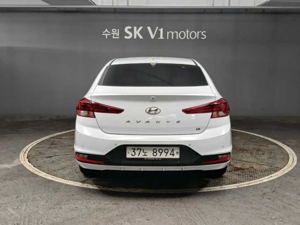 HYUNDAI Avante - Vista 5