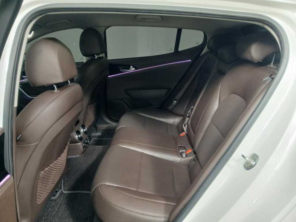 KIA Stinger - Vista 7