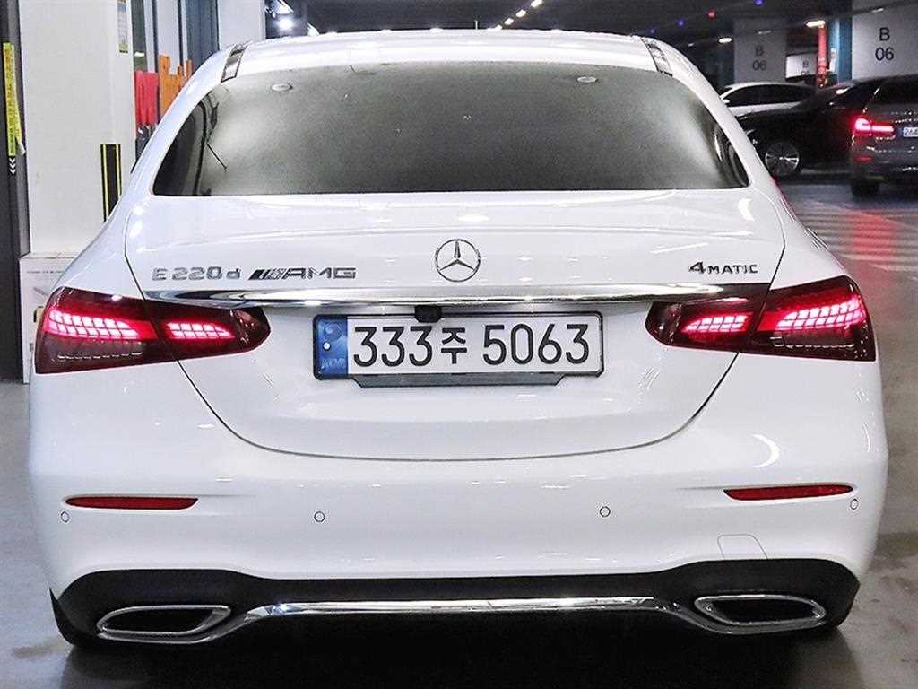 Mercedes Benz E class - Vista 5