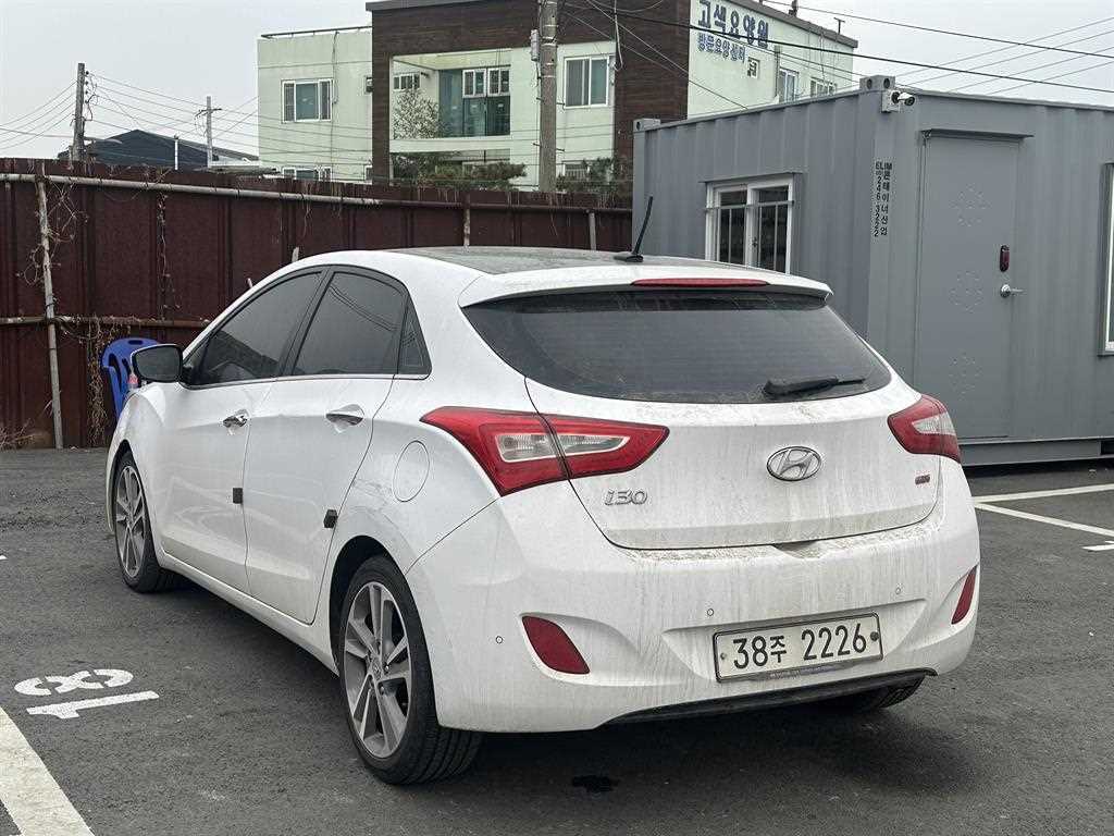 HYUNDAI i30 - Vista 3