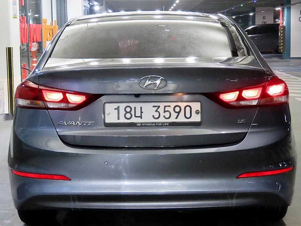 HYUNDAI Avante - Vista 5