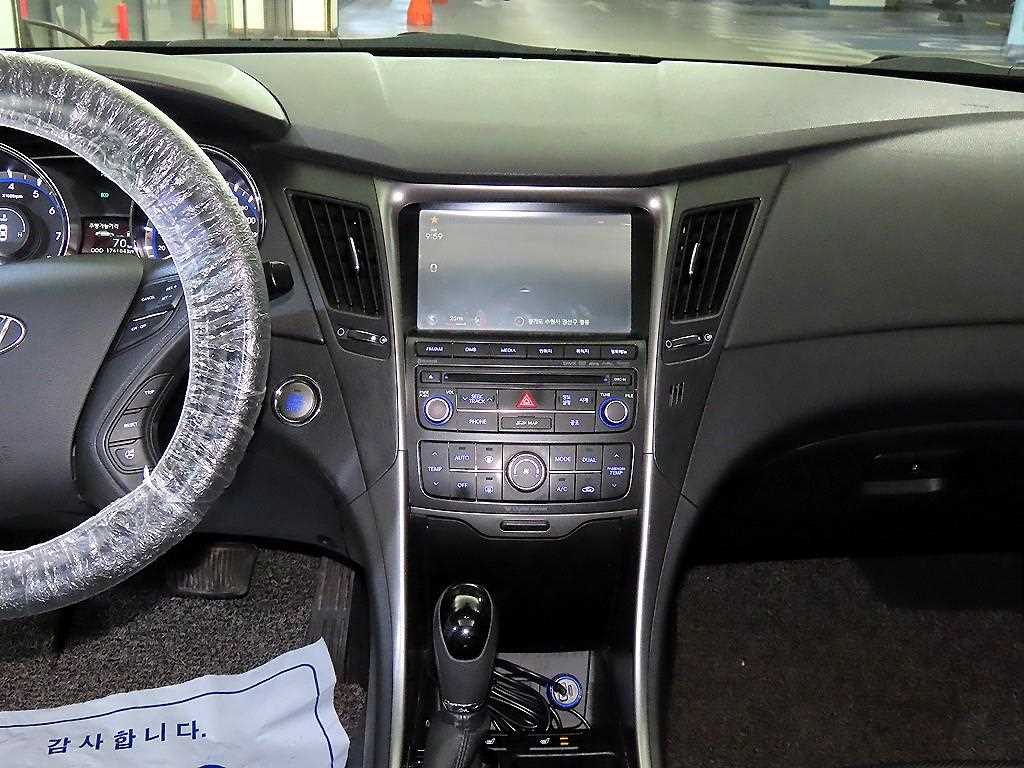 HYUNDAI Sonata - Vista 11