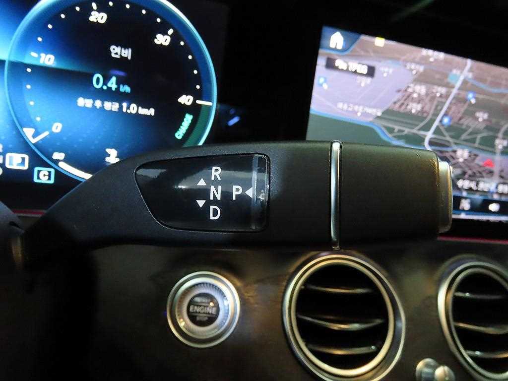 Mercedes Benz E class - Vista 12