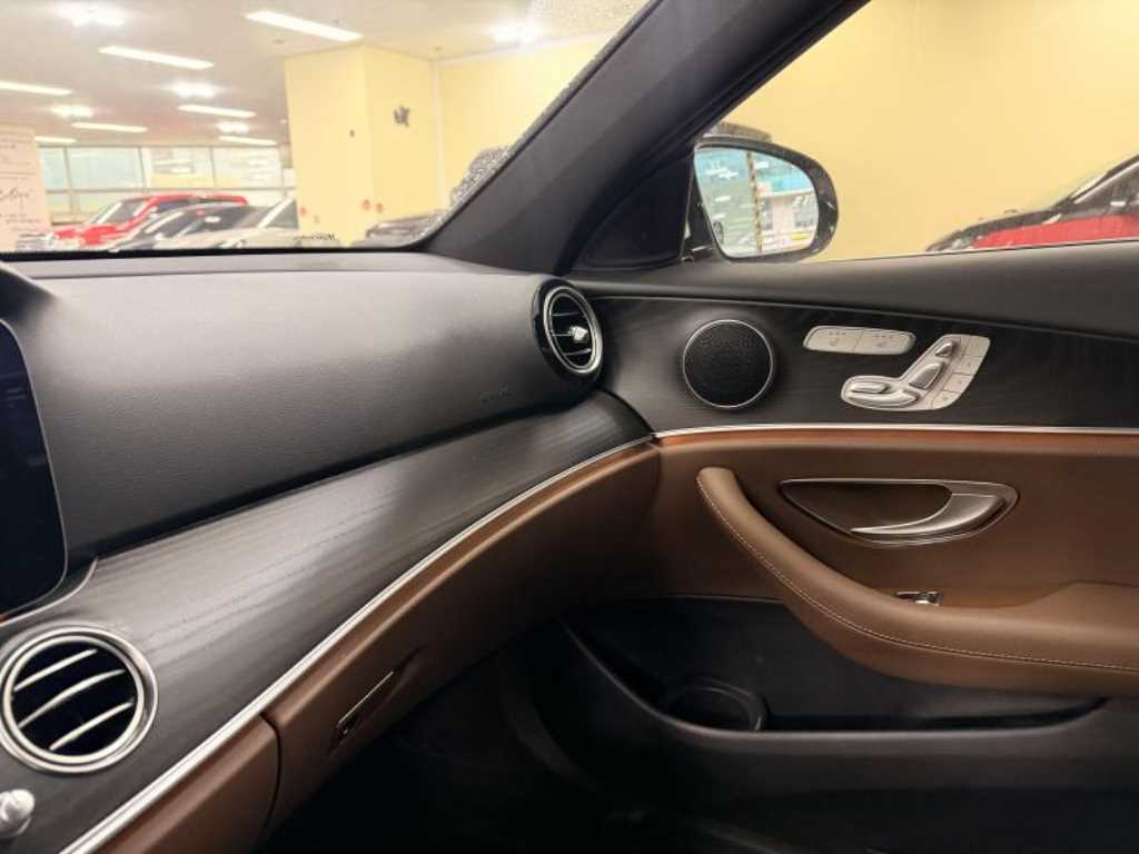 Mercedes Benz E class - Vista 9