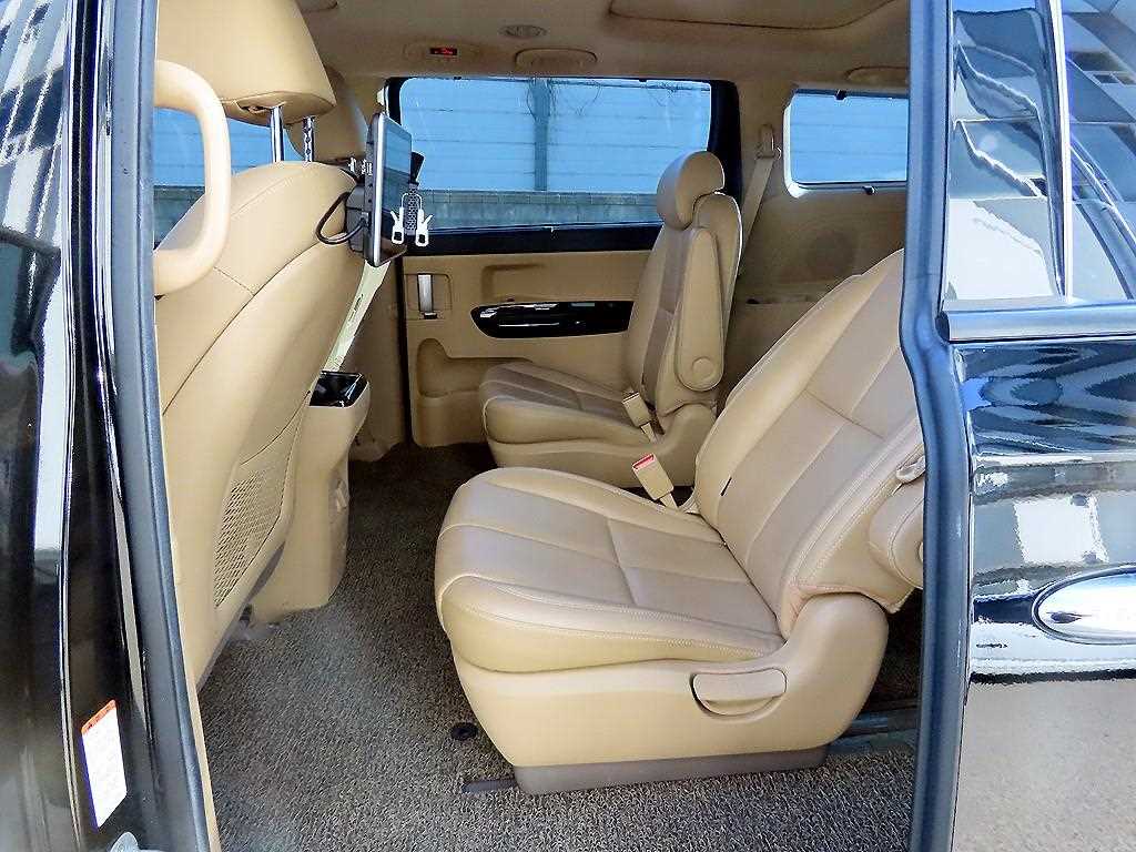 KIA Carnival - Vista 6