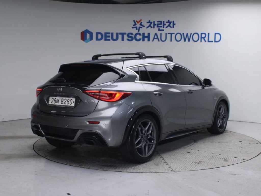 Infiniti Q - Vista 2