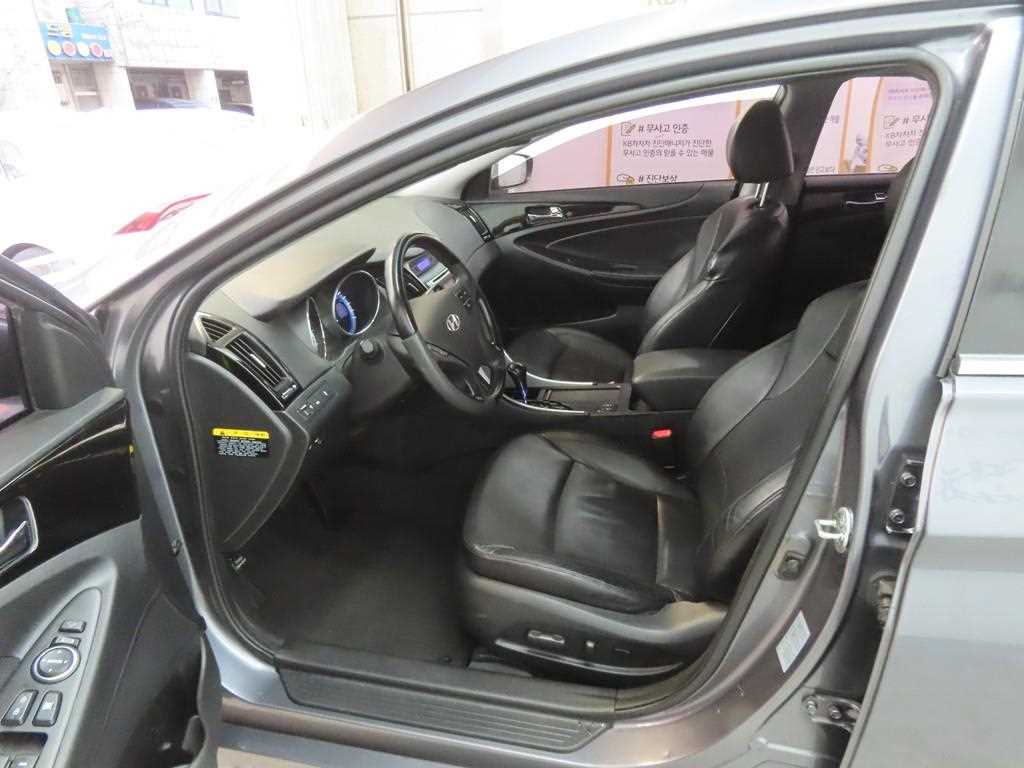 HYUNDAI Sonata - Vista 5