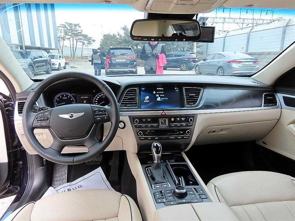 HYUNDAI Genesis - Vista 8