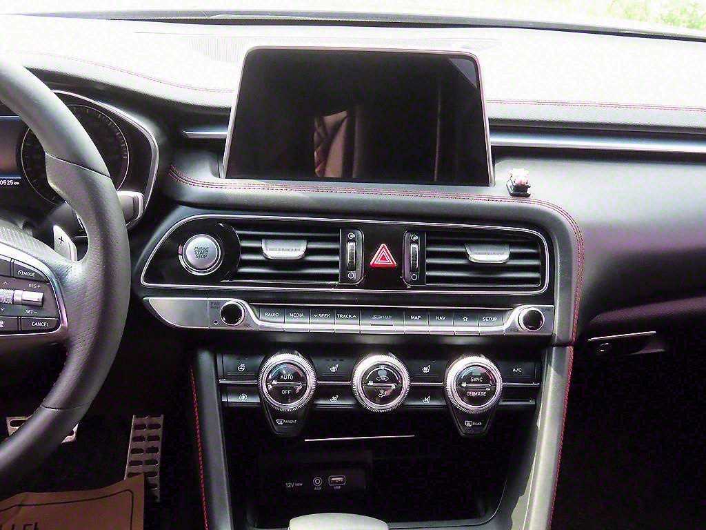 Genesis G70 - Vista 10