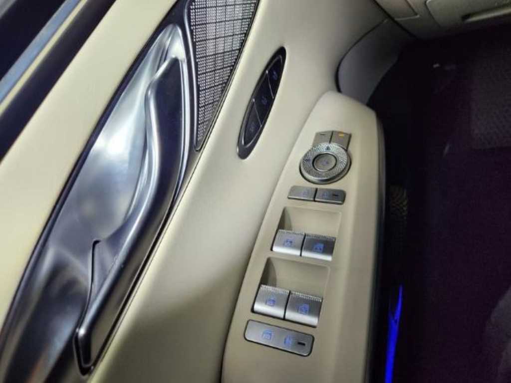 Genesis GV70 - Vista 10