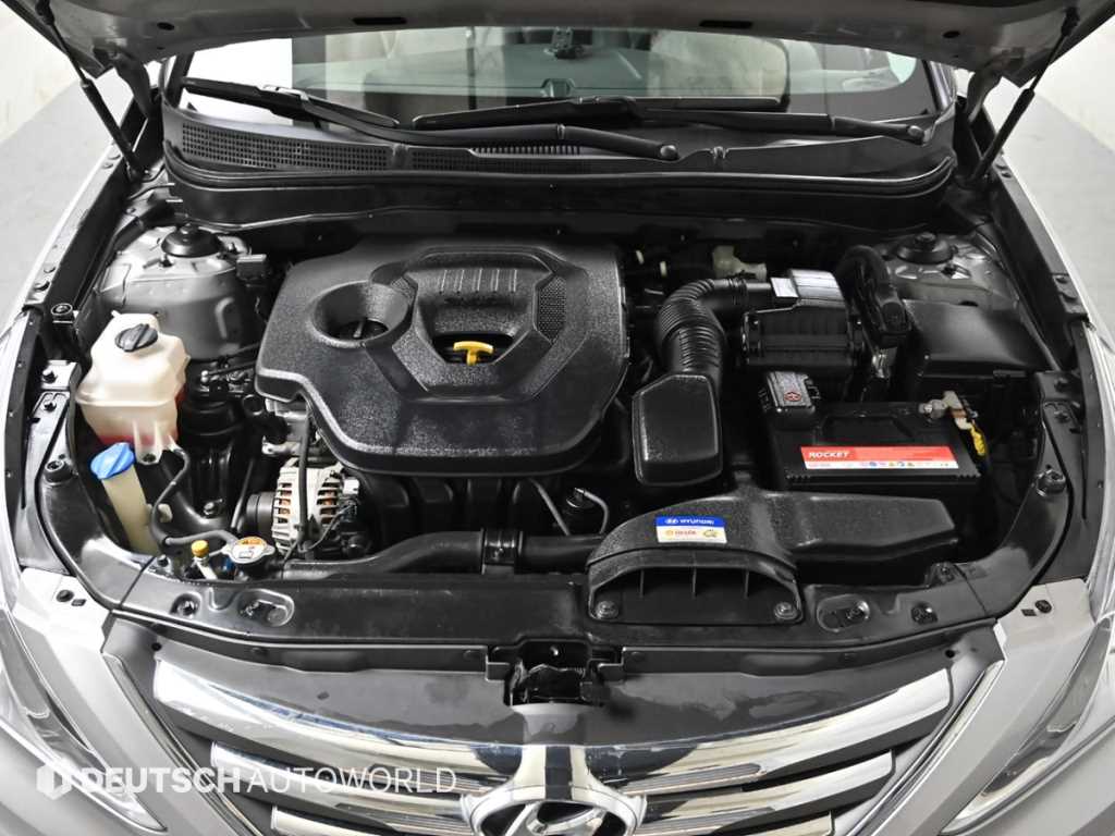 HYUNDAI Sonata - Vista 6