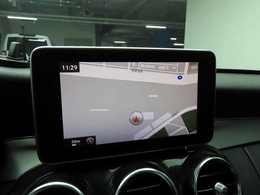 Mercedes Benz C Class - Vista 9