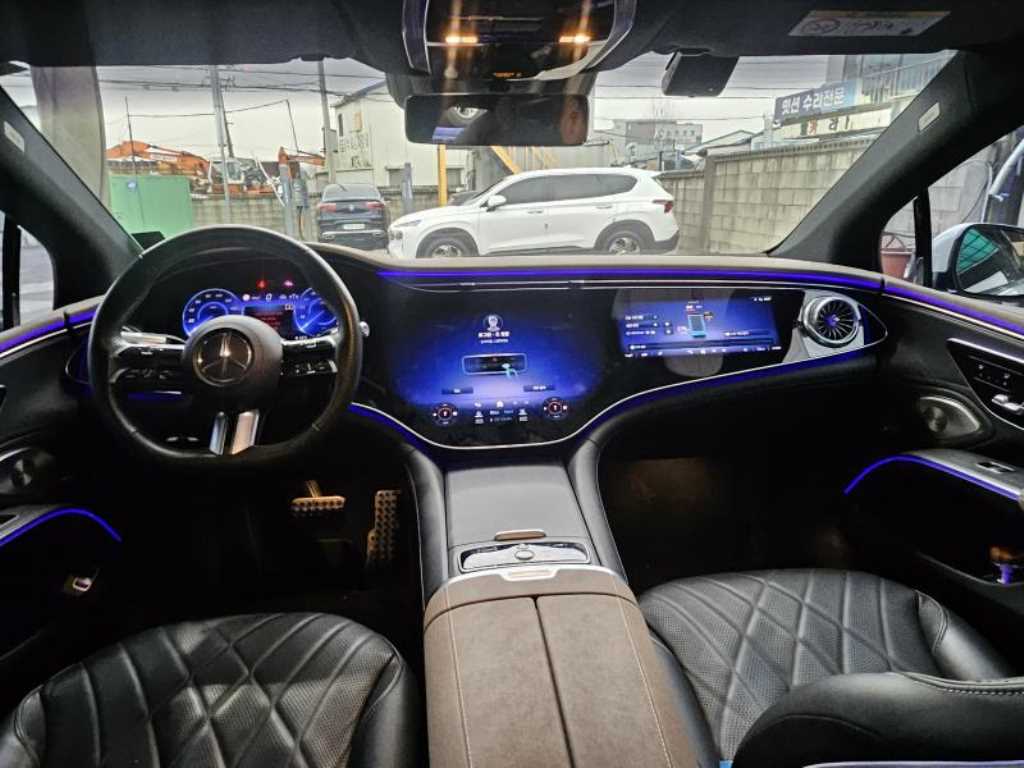 Mercedes Benz EQS - Vista 12