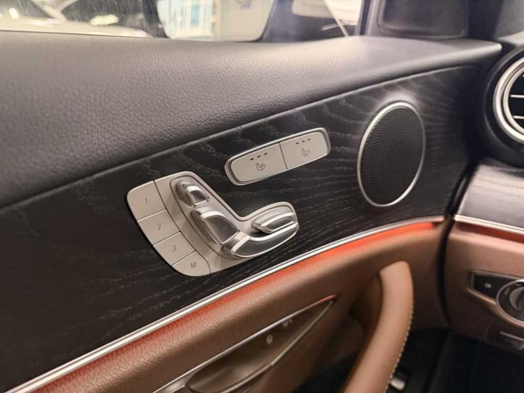 Mercedes Benz E class - Vista 8