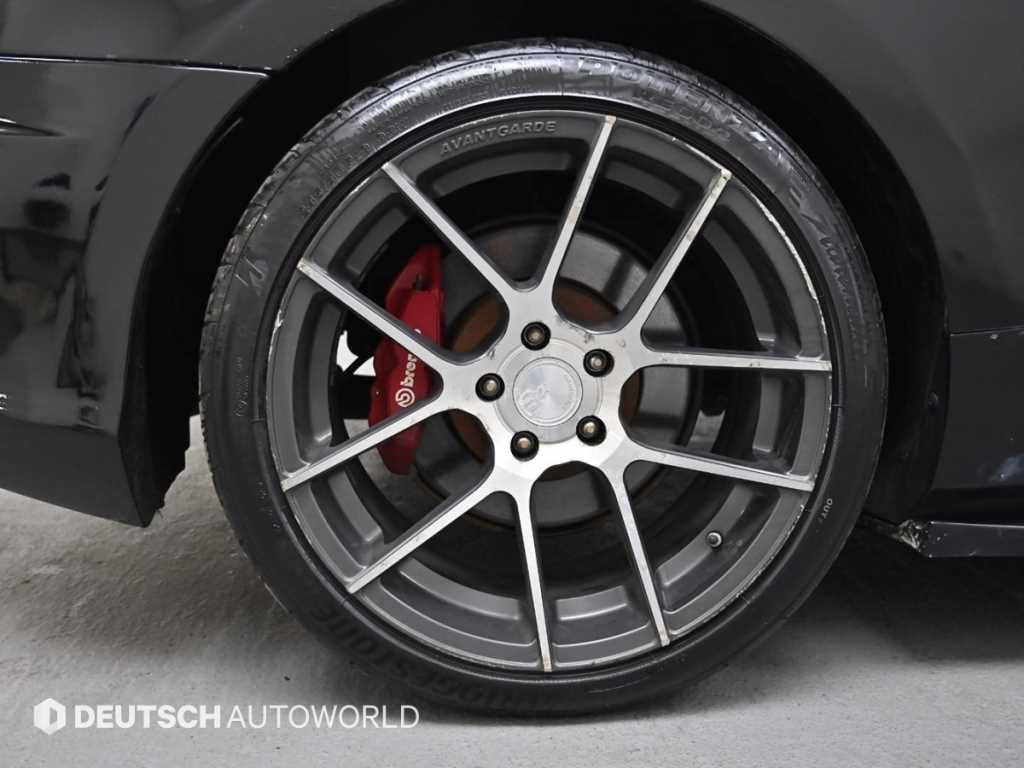 HYUNDAI Genesis - Vista 5