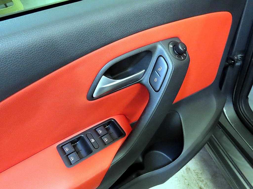 Volkswagen polo 2014 Gris - Importación desde Corea - HF Imports Iquique - Foto 13