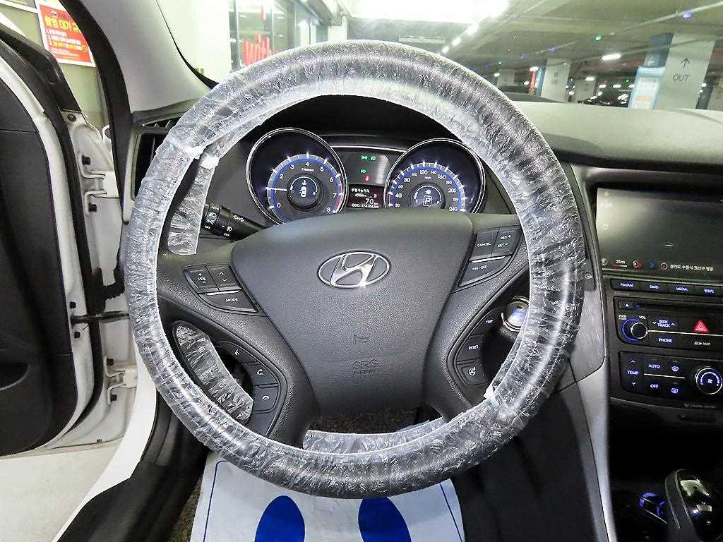 HYUNDAI Sonata - Vista 8