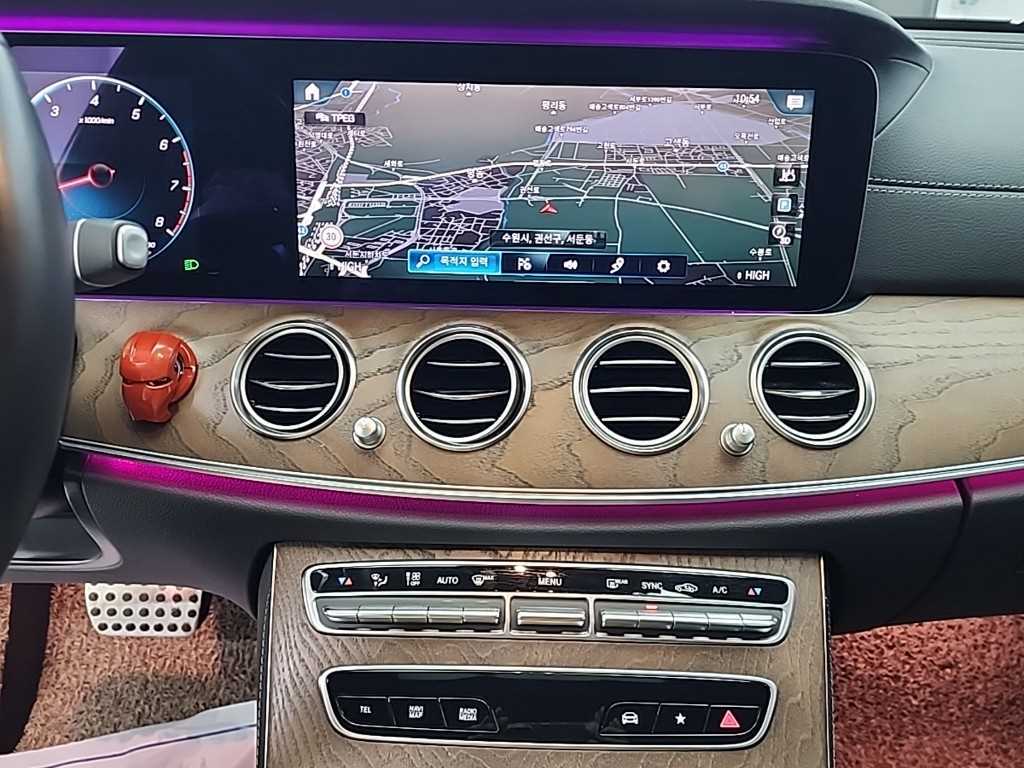 Mercedes Benz E class - Vista 11