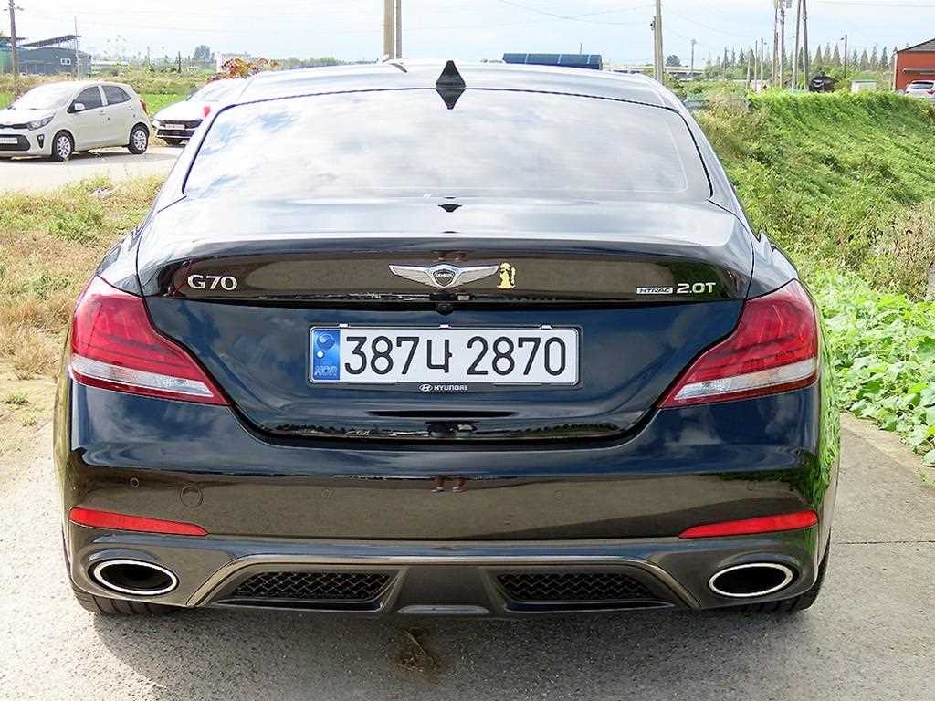 Genesis G70 - Vista 4