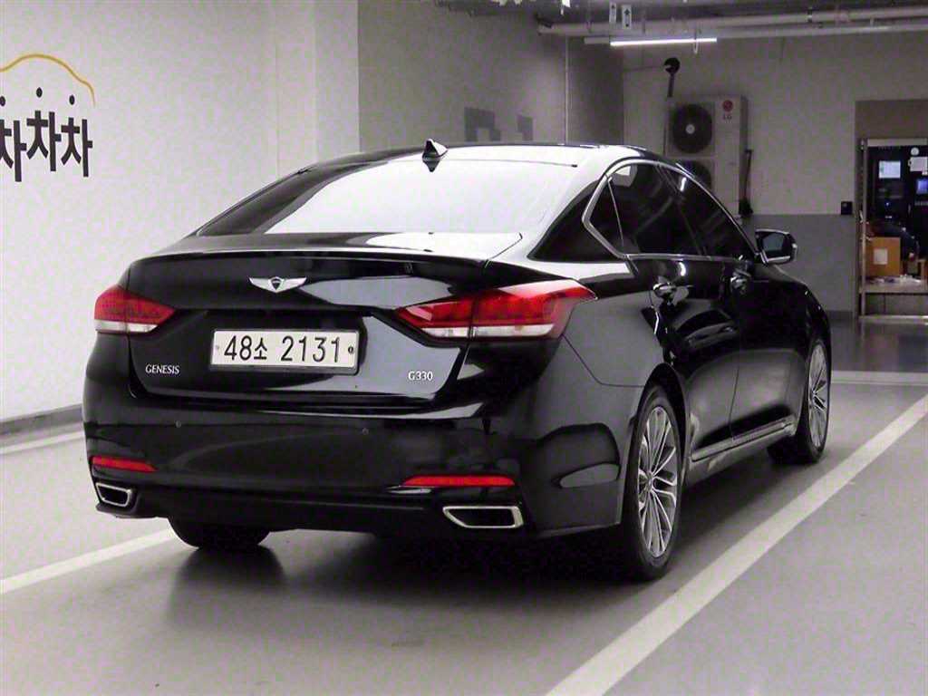 HYUNDAI Genesis - Vista 4