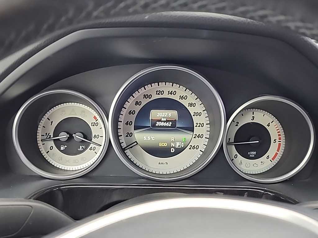 Mercedes Benz E class - Vista 6