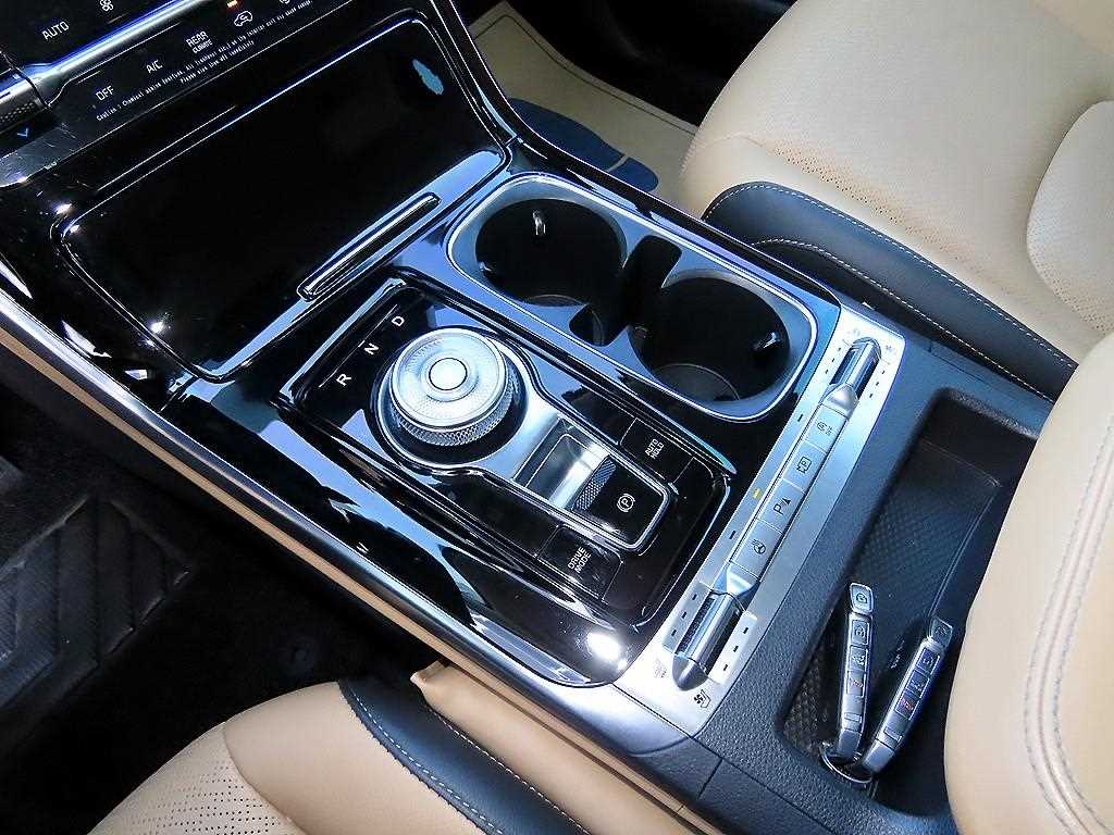 KIA Carnival - Vista 11