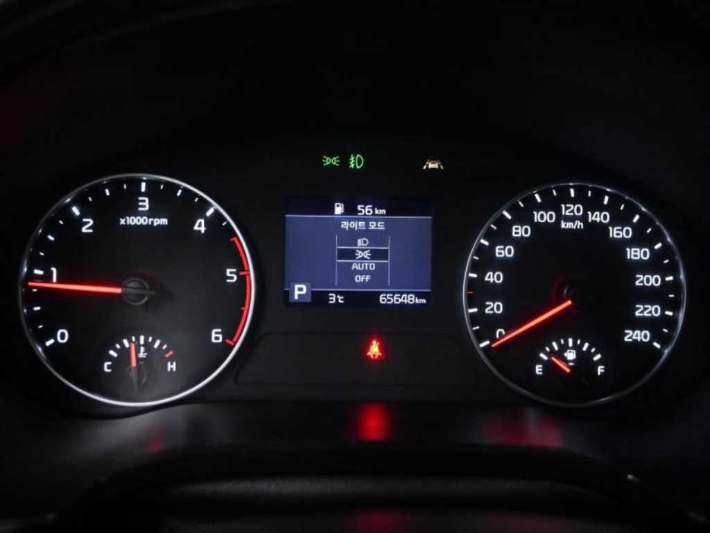 KIA Seltos - Vista 8