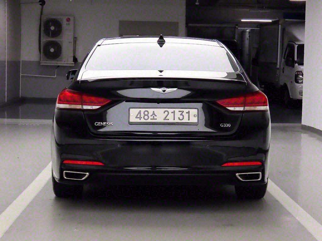 HYUNDAI Genesis - Vista 3