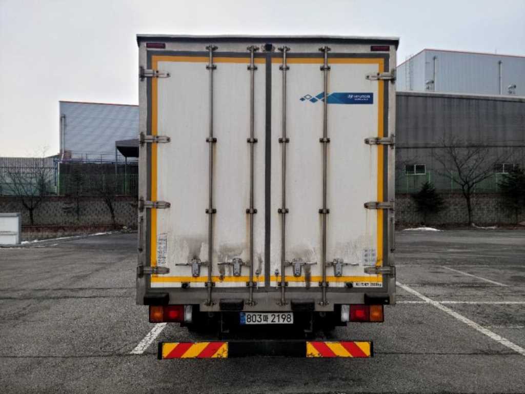 medium and large cargo truck - Vista 5