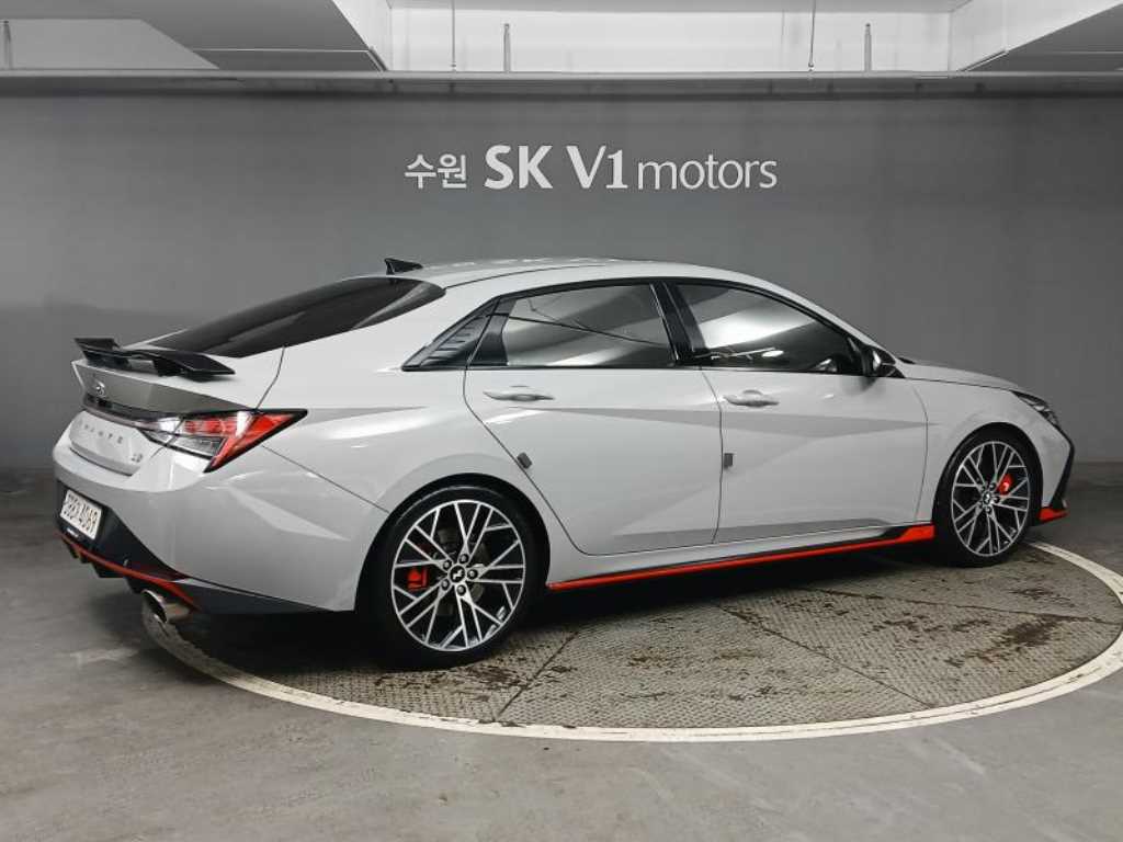 HYUNDAI Avante - Vista 3