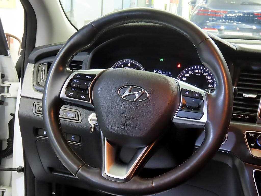 HYUNDAI Sonata - Vista 8