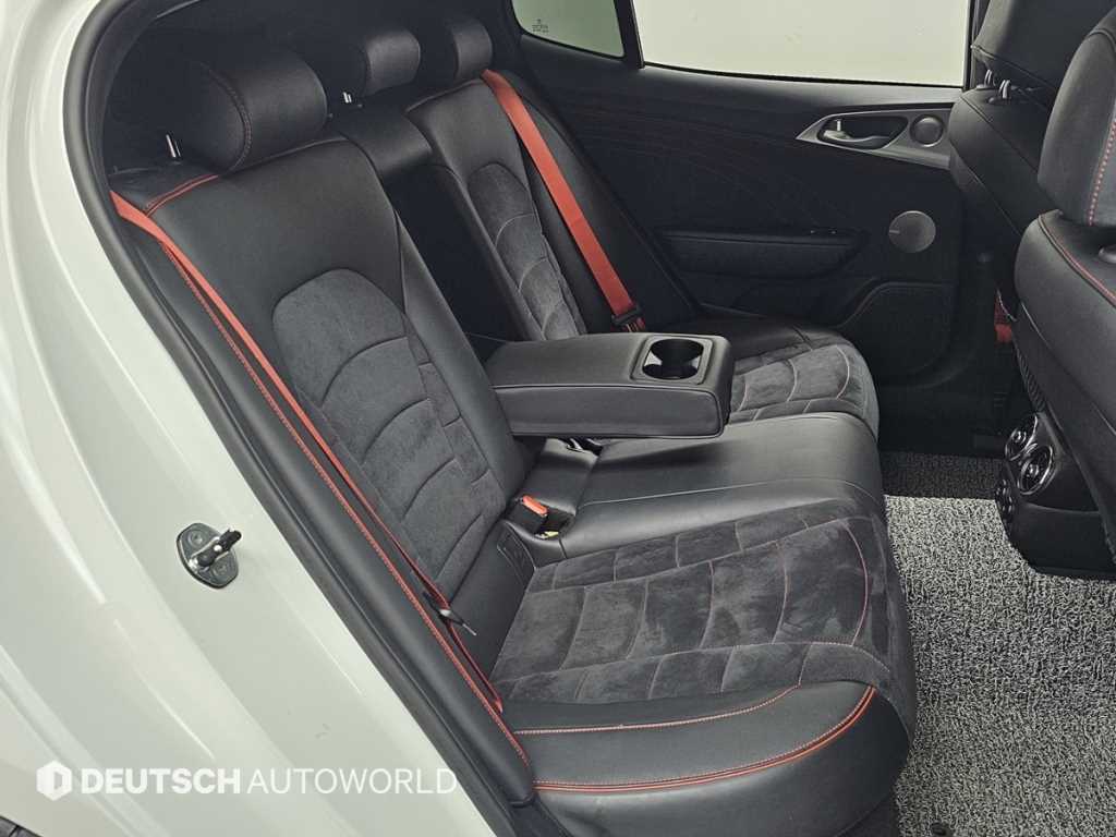 KIA Stinger - Vista 12