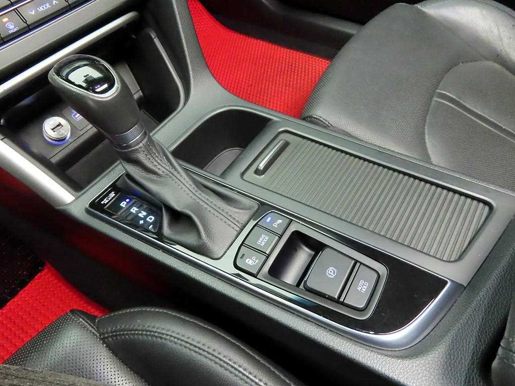 HYUNDAI Sonata - Vista 11