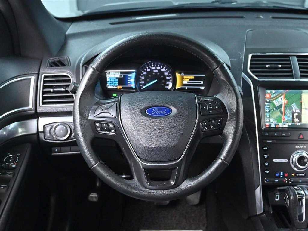 Ford Explorer - Vista 12