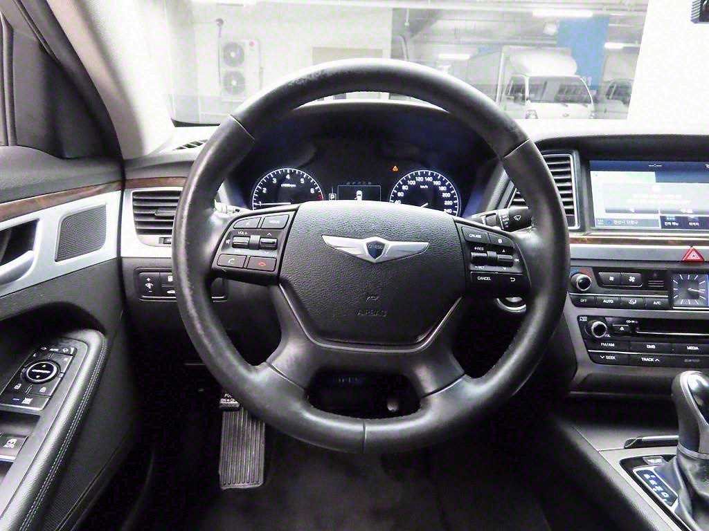 HYUNDAI Genesis - Vista 6