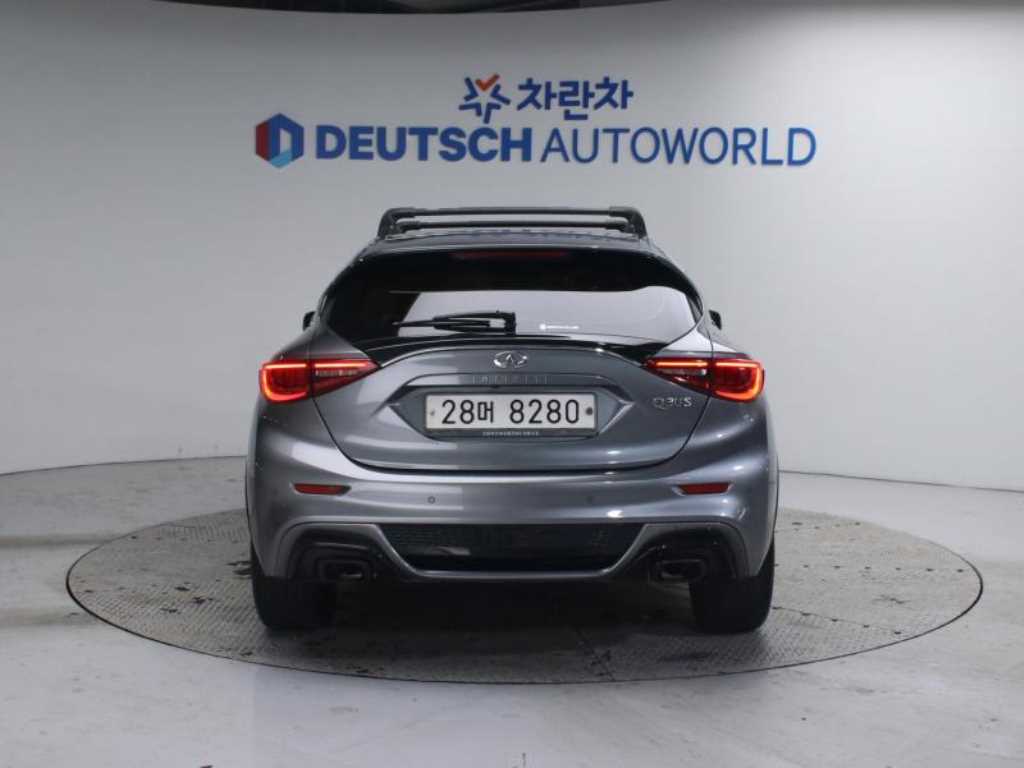 Infiniti Q - Vista 4