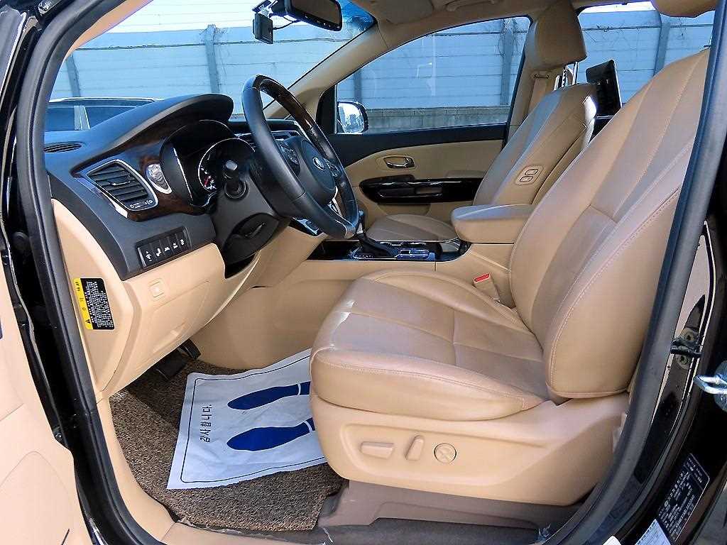 KIA Carnival - Vista 5