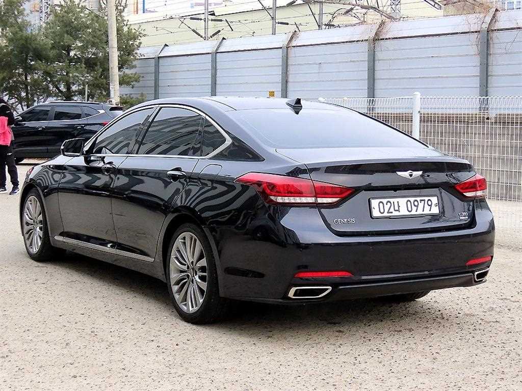 HYUNDAI Genesis - Vista 4