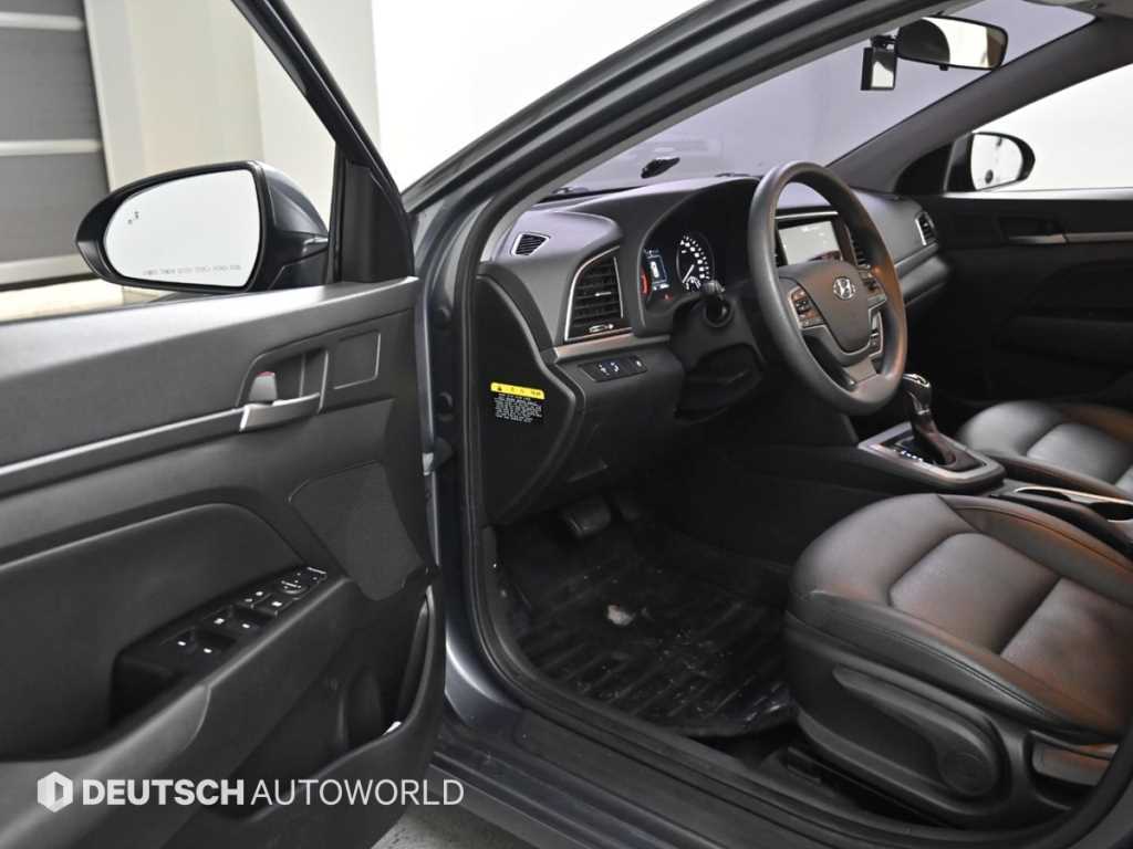 HYUNDAI Avante - Vista 11